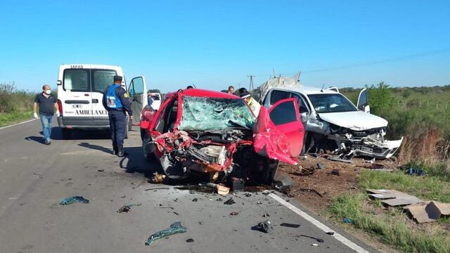 El choque fue entre una Toyota Hilux y una Volkswagen Saveiro