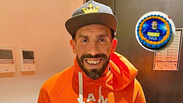 Cómo el Dibu Martínez, Carlos Tévez se llevó sus alfajores personalizados.