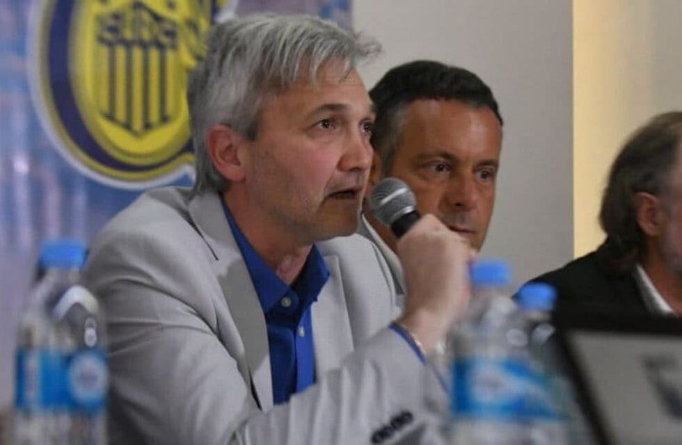 Carloni: “El Clásico se juega en la cancha de Central, en la de Arsenal o no se juega”
