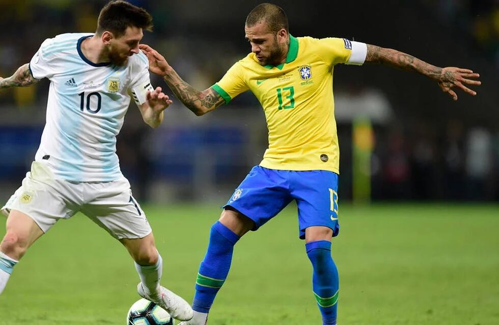 ¡Se anula mufa!: Dani Alves elogió a Lionel Messi y dijo que está en un “momento brutal”