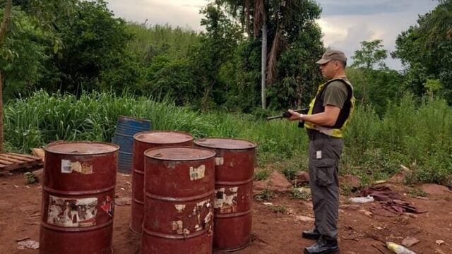 Eldorado: Gendarmería incautó 700 litros de combustible de contrabando.