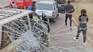 Agresión a un colectivo en avenida Vélez Sársfield, en zona sur de la ciudad.