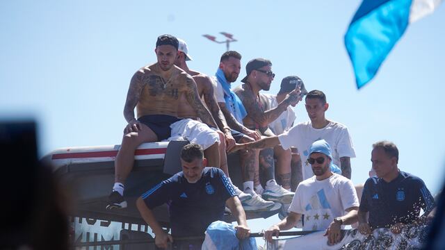 Festejos y más festejos de una jornada inolvidable para la Argentina. Foto: Clarín.