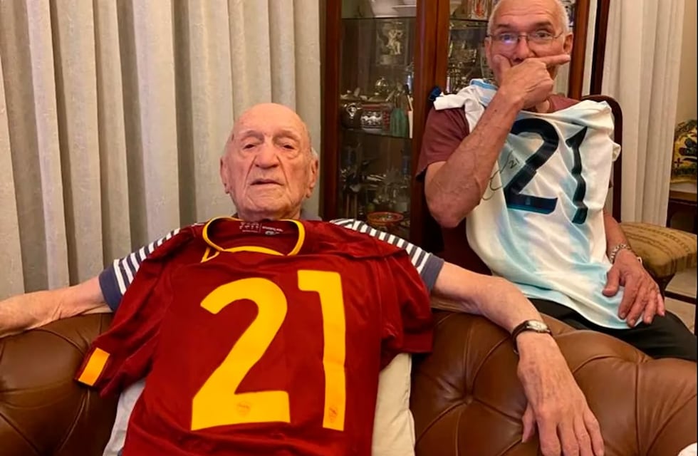 Amistad futbolera: conocé al cordobés que tiene 102 y juega al truco con Paulo Dybala