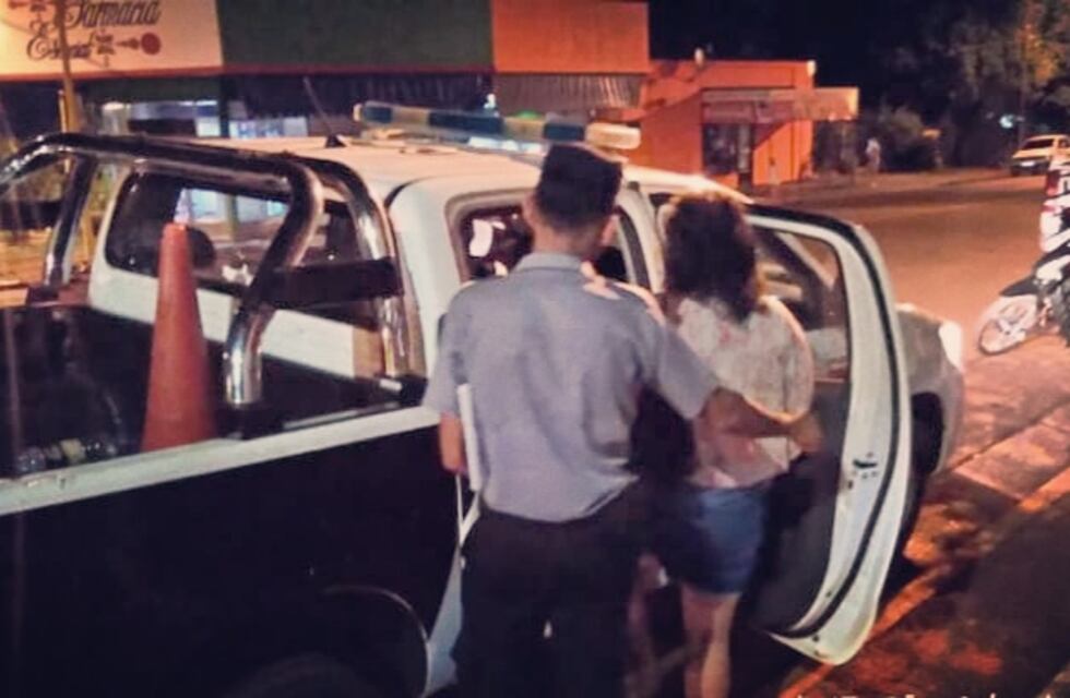 La Policía detuvo a una mujer luego de herir con un cuchillo a una joven