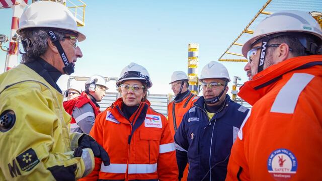 La titular de Hidrocarburos de Nación, Flavia Royón, visitó Tierra del Fuego, para recorrer la zona donde se desarrollará el Proyecto Fénix.