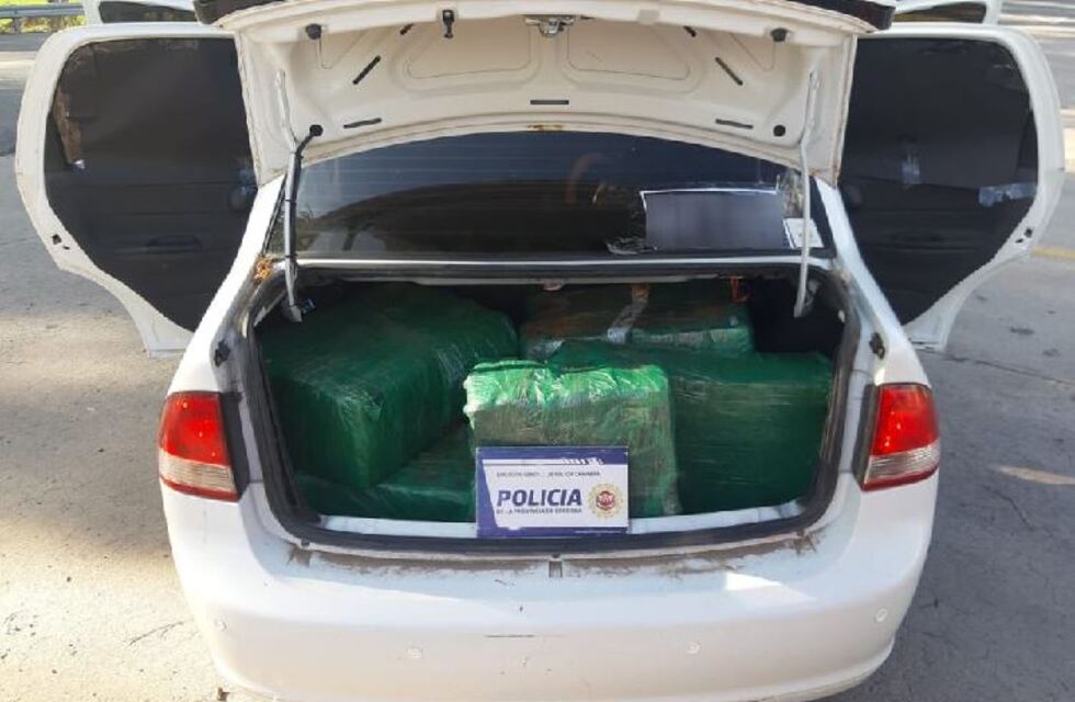 Tres detenidos en la ruta que transportaban marihuana