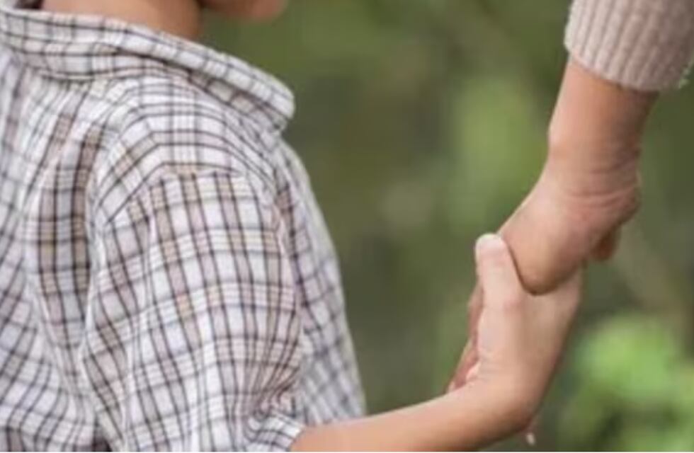 Buscan familias que quieran adoptar a un niño de 10 años en Córdoba: cómo anotarse