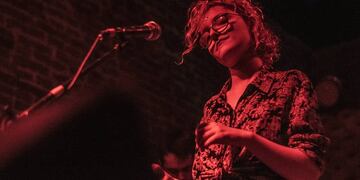 La joven de 22 años hizo girar todas las sillas del jurado con su versión de "Lullaby of Birdland", un estándar de jazz.