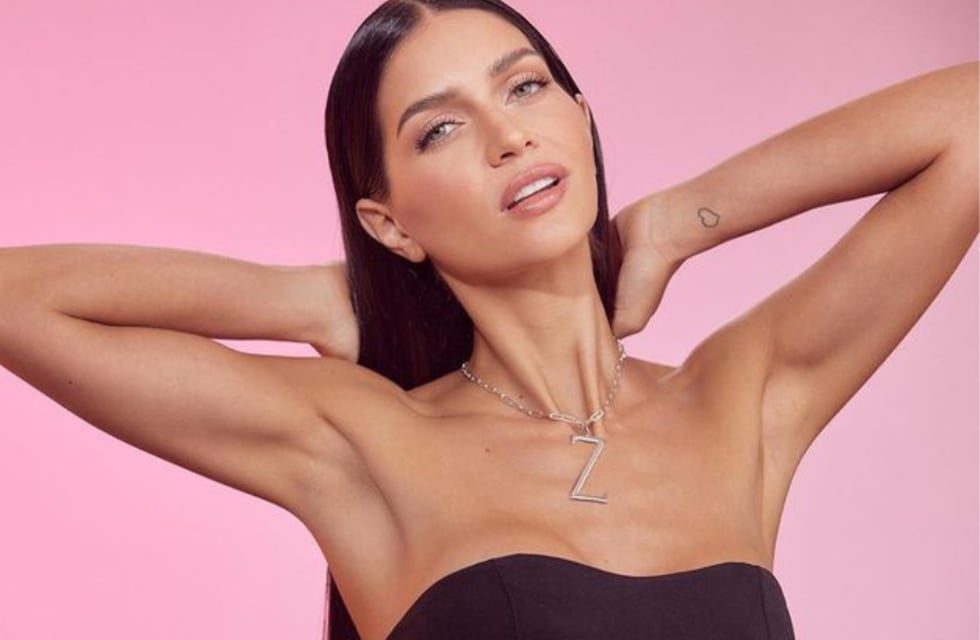 A contraluz y con una super producción de fotos, Zaira Nara deslumbró luciendo un conjunto total pink