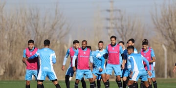 El remanente del Pirata derrotó por la mínima diferencia a la Academia cordobesa con gol de Ezequiel González.
