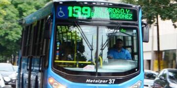 El sistema cuenta actualmente con 645 ómnibus para recorridos urbanos.