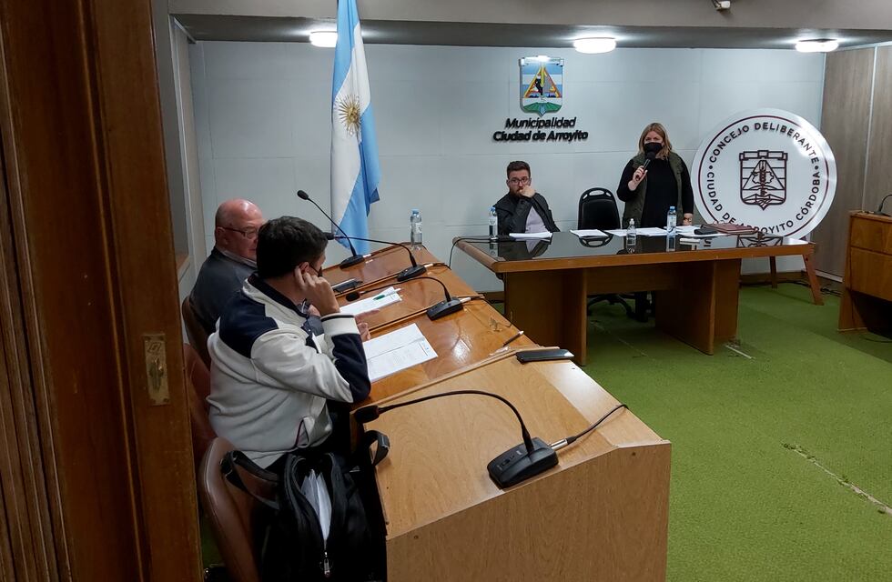 En la Sesión Ordinaria vecinos reclamaron por demora en la construcción de las viviendas