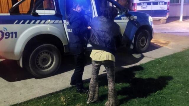 La mujer fue arrestada por violenta, en Villa Nueva.