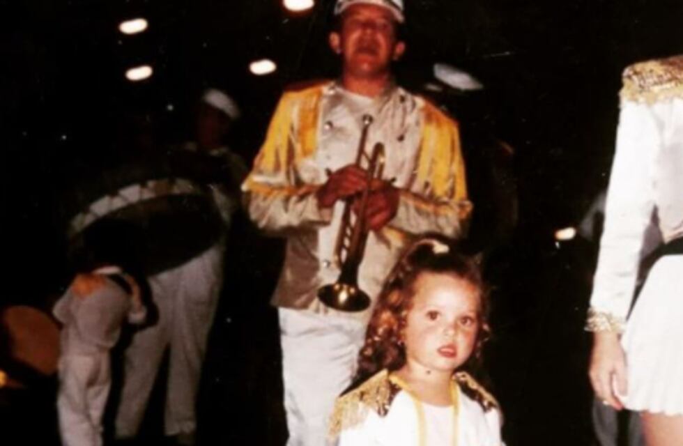 Toca la trompeta todos los días para acompañar a su papá internado por Covid-19