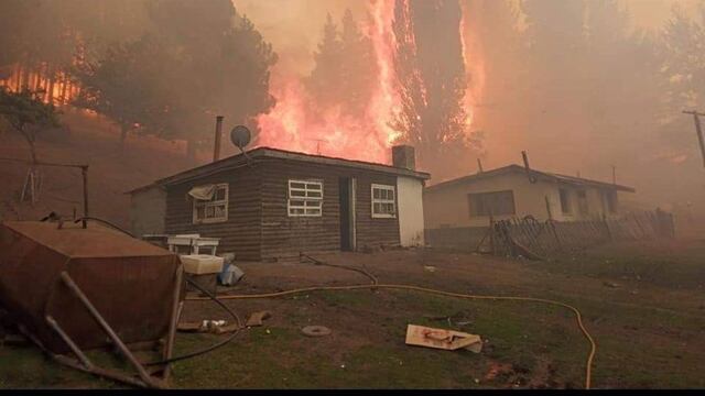 Las llamas avanzan sin control en Chubut.