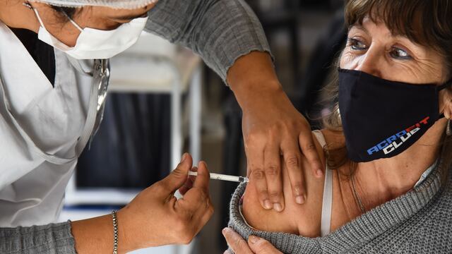 El fin de semana se vacunó contra el coronavirus en Santa Fe y esta semana quieren superar la aplicación de 200mil dosis.