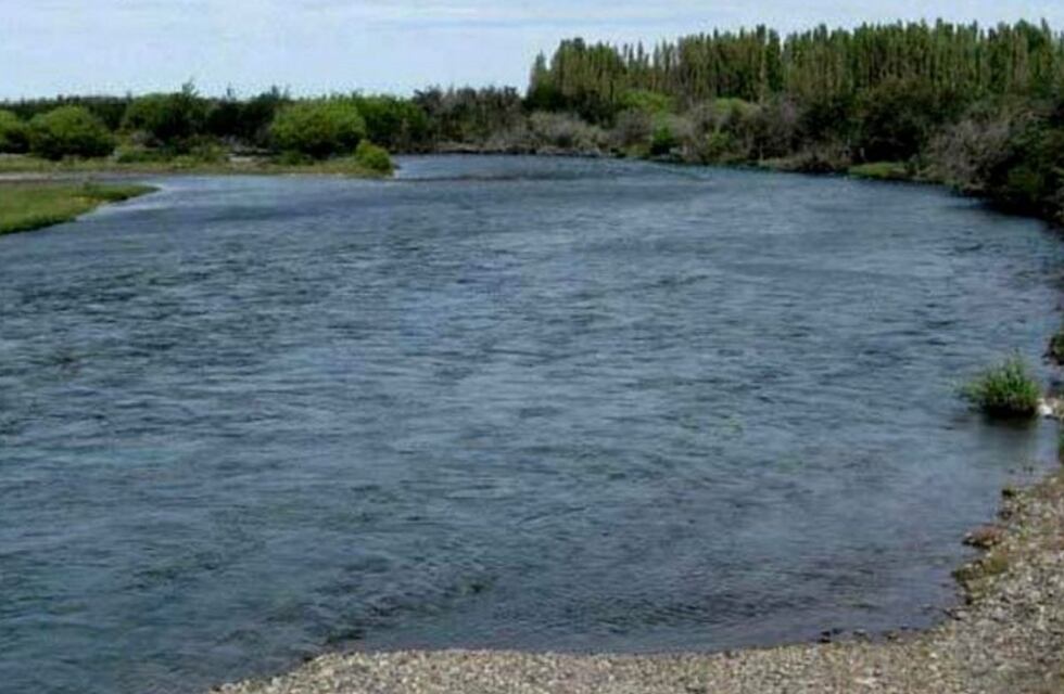 Tragedia en Chubut: encontraron muerta a una mujer que cayó en un lago
