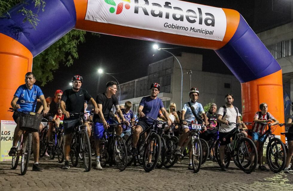 Unos 400 rafaelinos participaron de una nueva bicicleteada nocturna