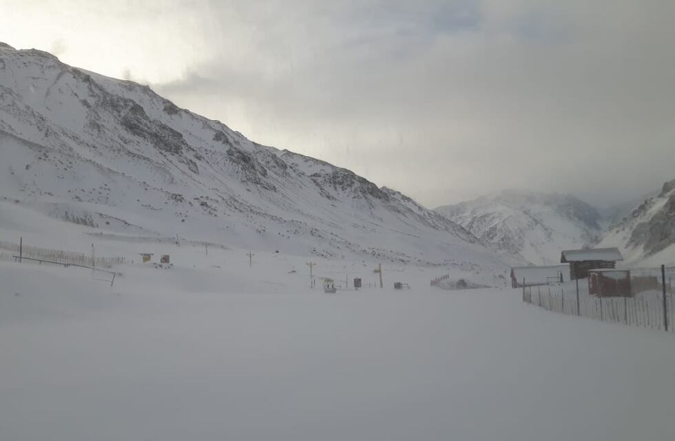 Un parque de nieve aprovecha las últimas nevadas de la temporada y reabre este fin de semana