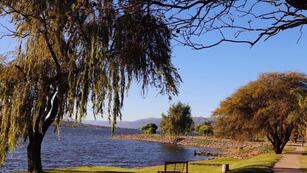 Costanera de Carlos Paz, en otoño 2021.