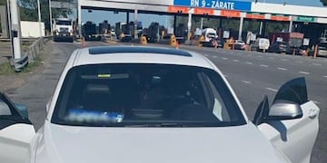 La Policía bonaerense capturó a dos de los sospechosos en el peaje de Zárate.