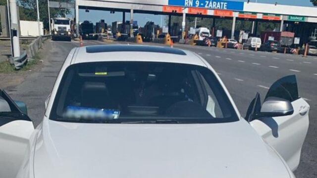 La Policía bonaerense capturó a dos de los sospechosos en el peaje de Zárate.