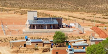 En la inmensidad de la Puna jujeña, donde la educación es también soberanía, quedó inaugurado el edificio educativo número 65 construido por el PROMACE.