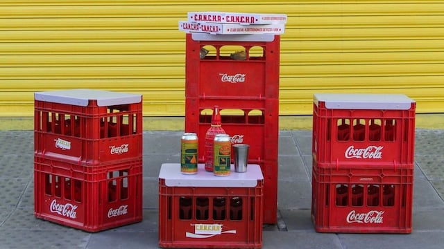 Nueva tendencia: mesas hechas con cajones de cerveza