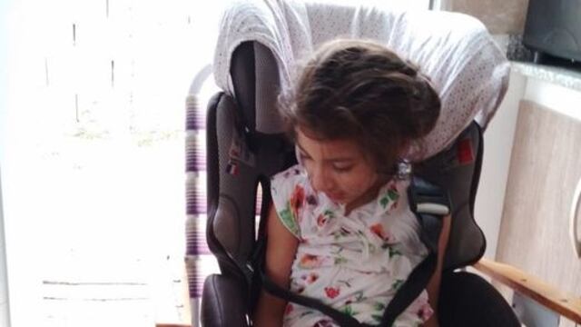 Morena Gonella de Arroyito necesita su silla postural