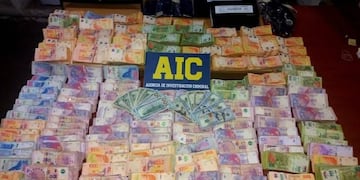 Durante el operativo en Huemula la 4500 secuestraron seis millones de pesos y 1.600 dólares.