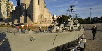 El Crucero General Belgrano Vive: una réplica navegable a escala estará presente en el Lago San Roque