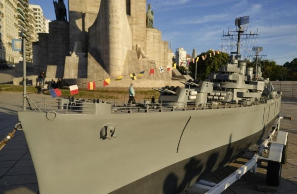 Llega una réplica navegable del Cruceo General Belgrano que navegará las aguas del Lago San Roque en Carlos Paz
