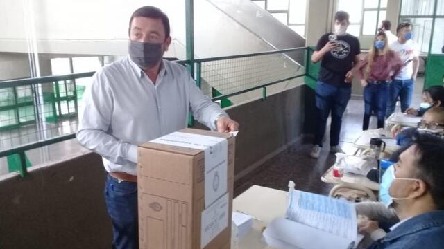 José Herrera emitió su voto.