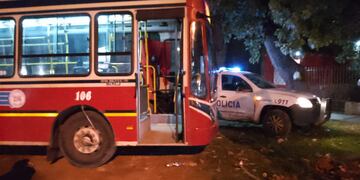 La unidad que terminó chocando con una Kangoo.