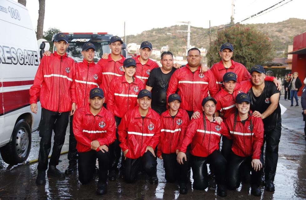 Bomberos de Villa Carlos Paz organizan locro solidario en el Día de la Independencia