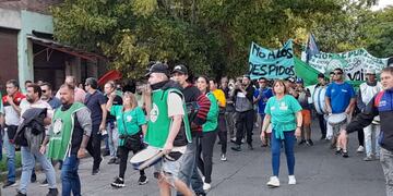 Multitudinaria movilización en Punta Alta contra los despidos del personal civil de la Armada