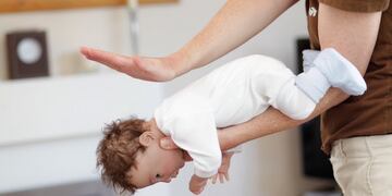 Realizaron la maniobra de Heimlich a un bebé de 11 meses y salvaron su vida.