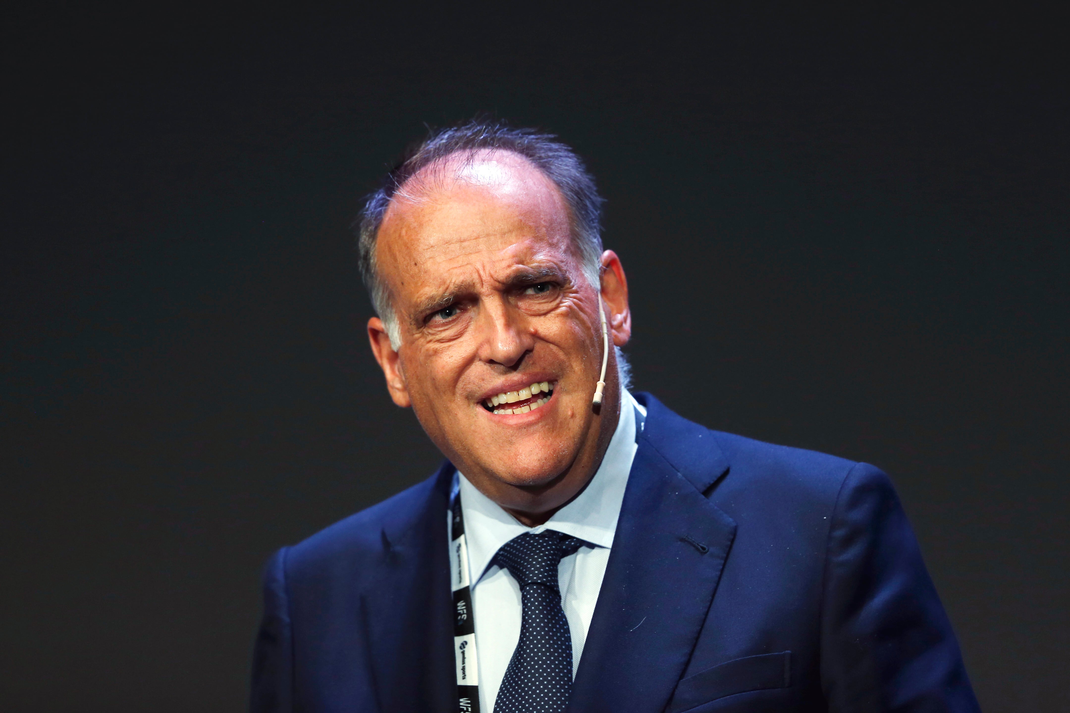 ARCHIVO - Javier Tebas, presidente de LaLiga española, habla durante un encuentro en Madrid, el 24 de septiembre de 2018 (AP Foto/Paul White, archivo)