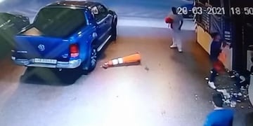 El conductor fue detenido y se comenzó una causa en su contra (Captura video).
