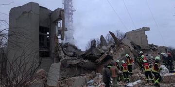 Rusia continúa el ataque sobre las principales ciudades de Ucrania, en medio de los vencimientos a pagar y el riesgo del default.