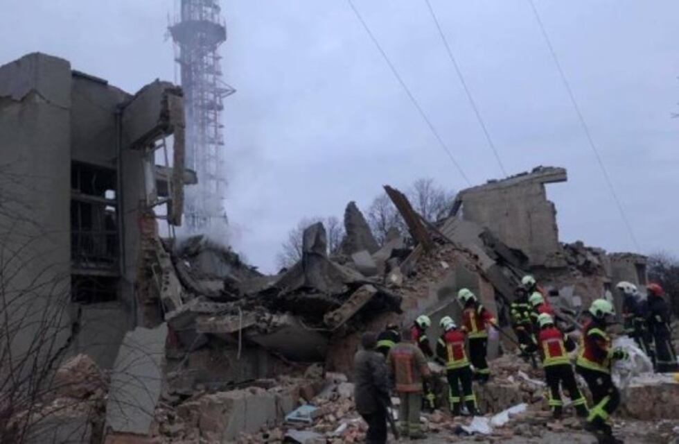 Conflicto Rusia-Ucrania: Vladimir Putin podría caer en default por las sanciones, mientras avanzan las tropas en Kiev