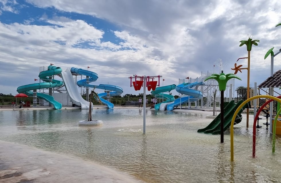 Fútbol, tirolesa y tragos tropicales: cómo es el parque acuático que es furor en Córdoba