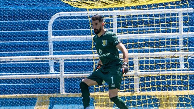 El ex Temperley fue operado con éxito este lunes en el Sanatorio Mapaci. (@josueayalaok)