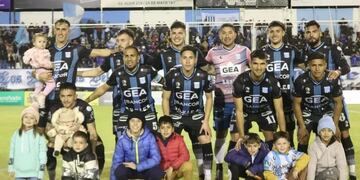 Racing juega en el Miguel Sancho y busca volver a la victoria en la Primera Nacional. (Prensa Racing)