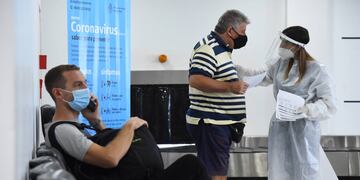 La prueba PCR negativa debe presentarse para levantar el aislamiento obligatorio de 7 días tras ingresar al país.