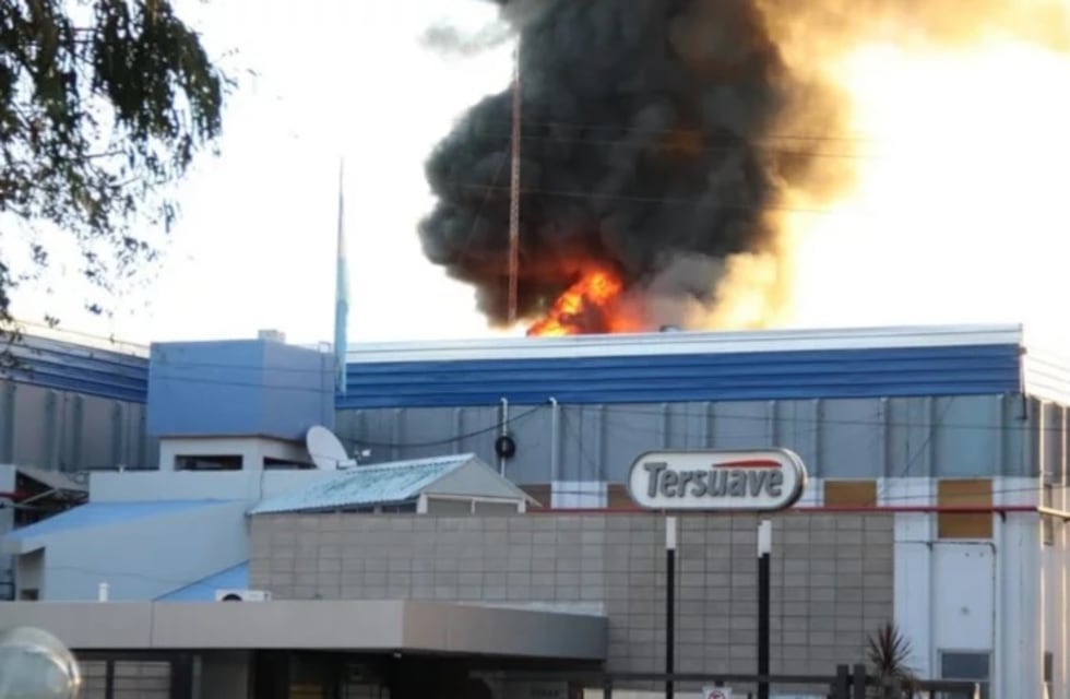 Incendio en una fábrica de pinturas en Villa Mercedes