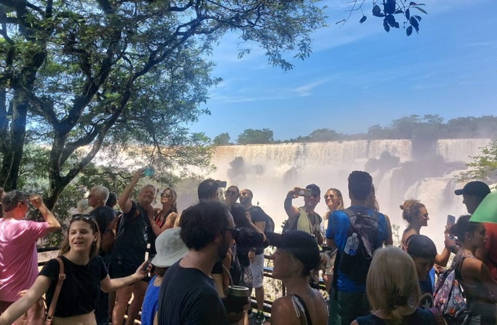 Las Cataratas de Iguazú tuvieron la visita de alrededor 4 mil personas durante el balotaje en Argentina