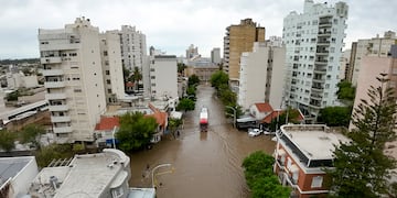 El temporal hizo estragos en Bahía Blanca. (AP)