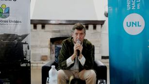 Presentación del libro "De villanos a héroes" de Carlos Becco